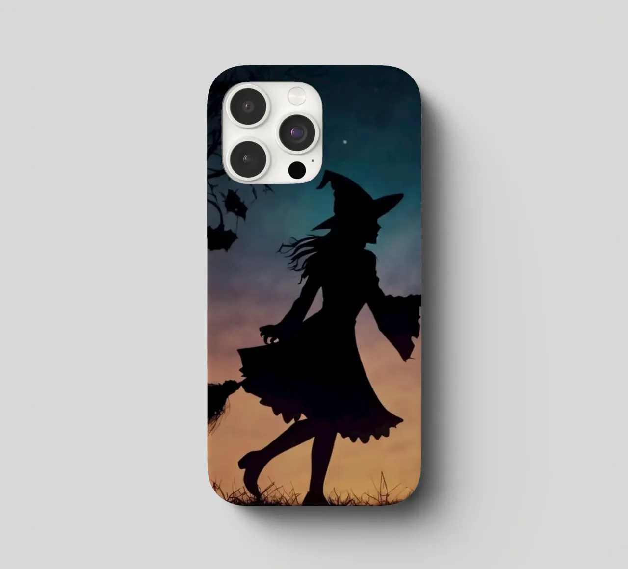 Una strega in controluce che vola su un manico di scopa in un pipistrello crepuscolare cover iphone da DesignDoodle