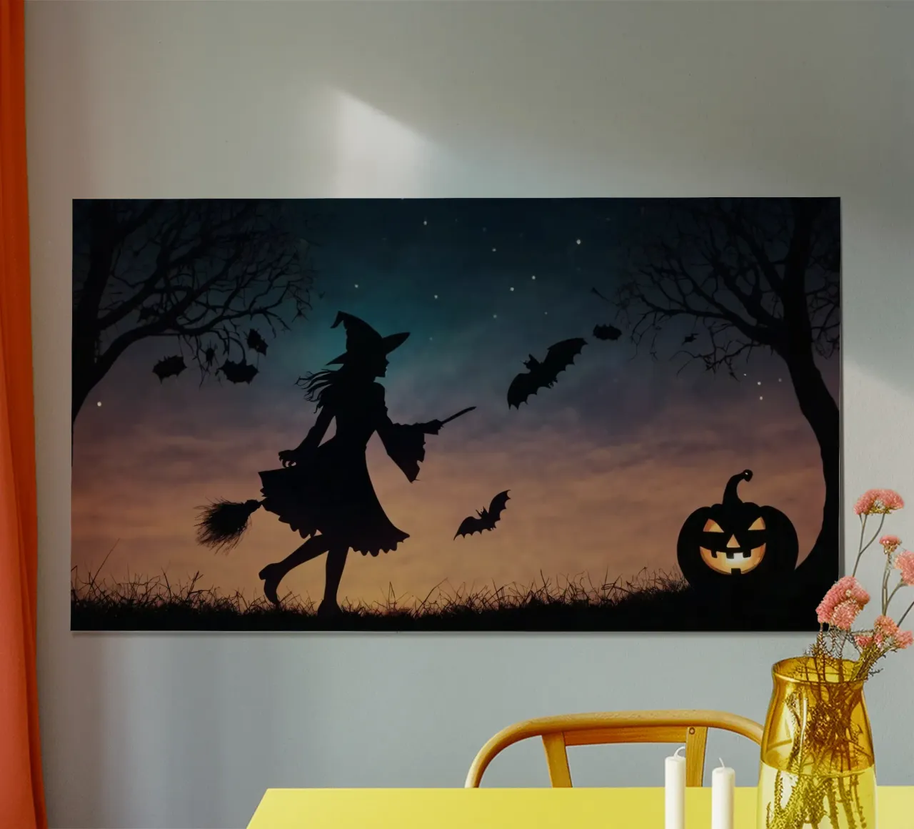 Eine silhouettierte Hexe, die auf einem Besenstiel in einer dämmrigen Fledermaus fliegt Poster von DesignDoodle