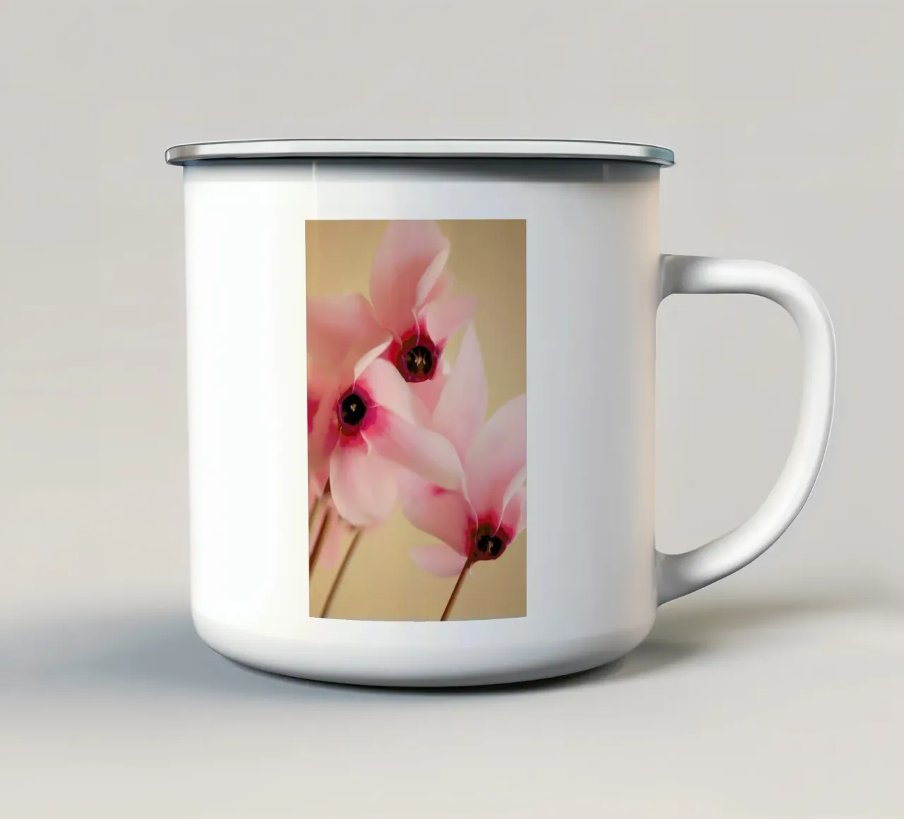 Pretty In Pink tazza in smalto da Flora & Fauna