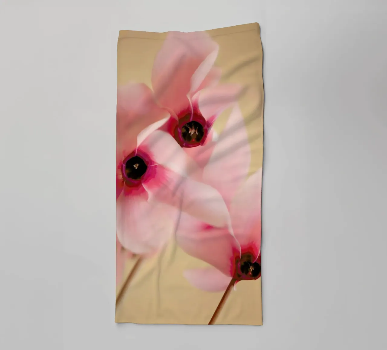 Pretty In Pink asciugamano da bagno da Flora & Fauna