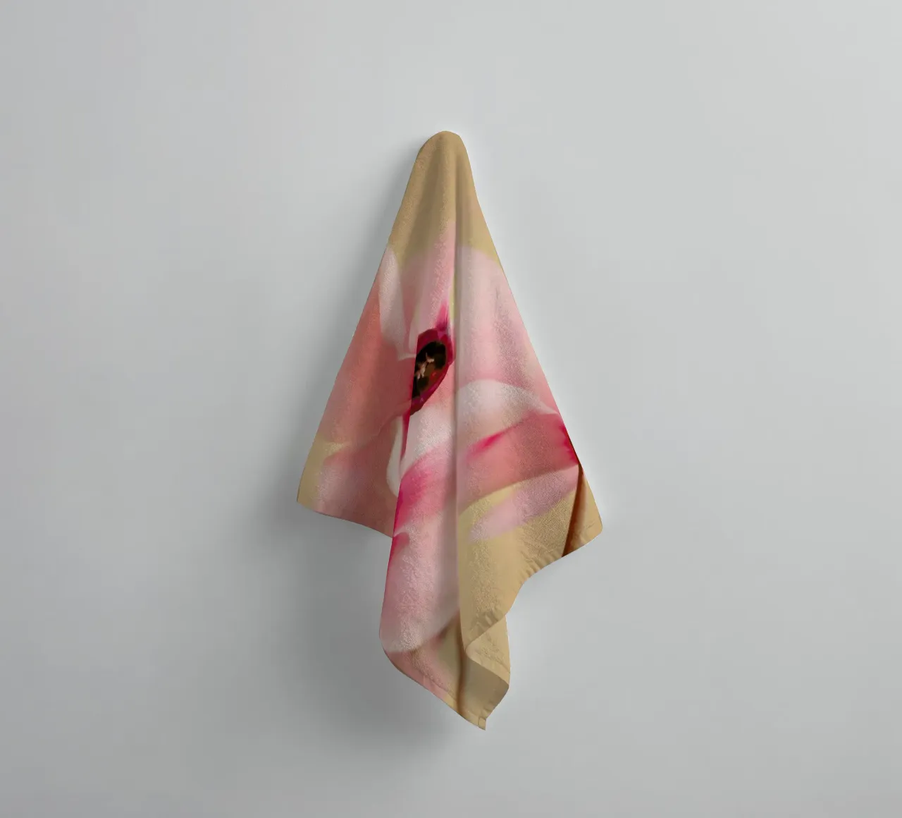 Pretty In Pink asciugamano da bagno da Flora & Fauna