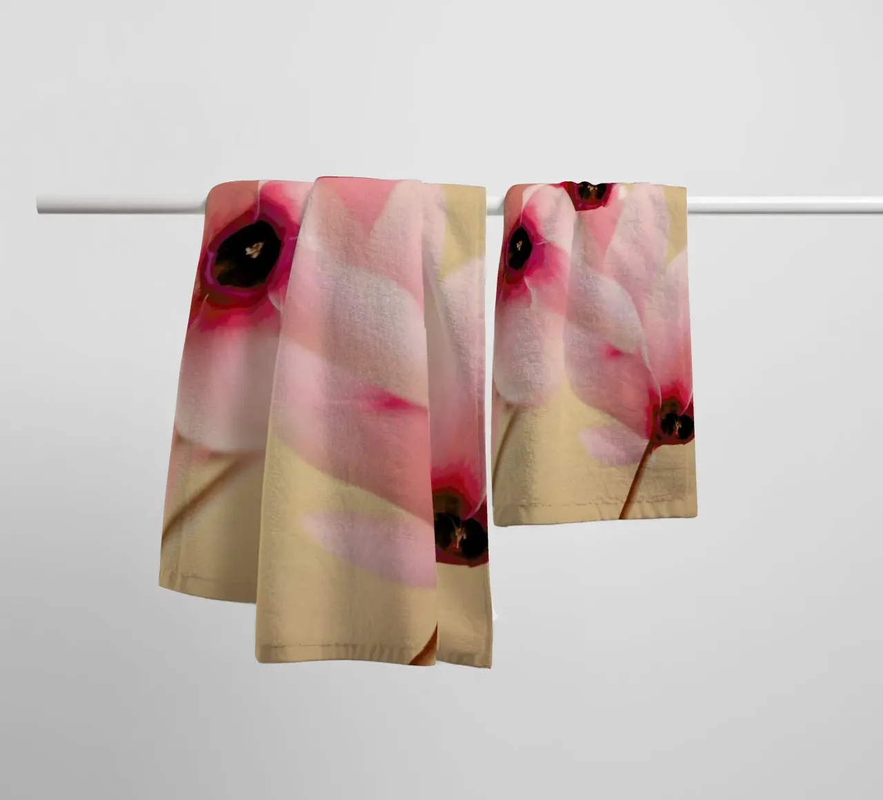 Pretty In Pink asciugamano da bagno da Flora & Fauna