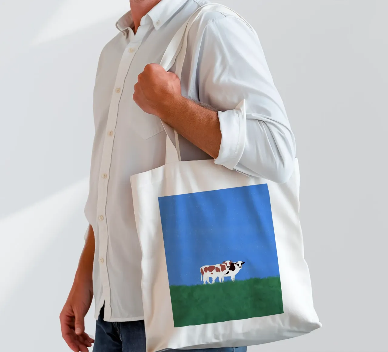 Mucche nell'erba borsa in juta da Little Dean