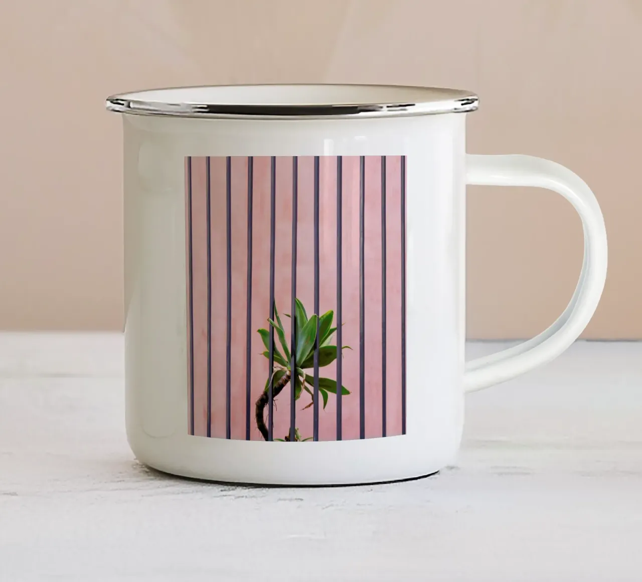 The Great Escape tazza in smalto da Rupert Höller