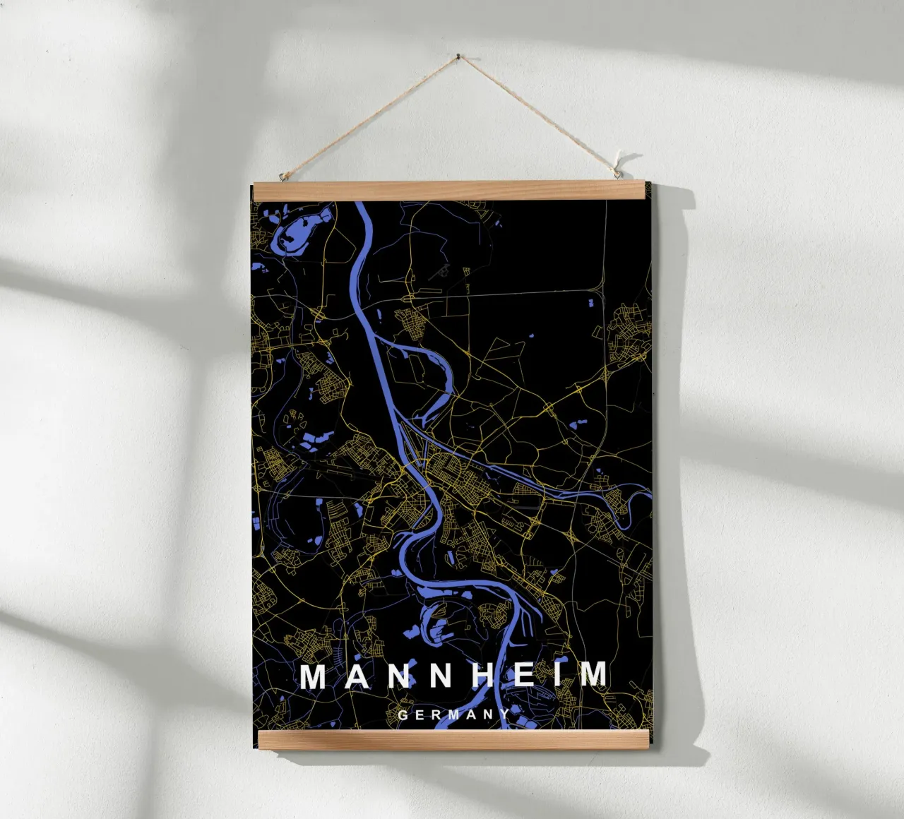 Mannheim Germania - Mappa della città in nero e oro poster da Cartographers Library
