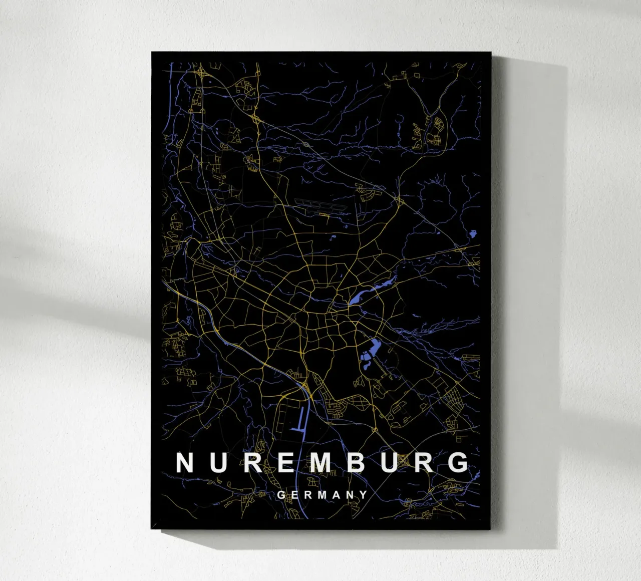 Norimberga Germania - Mappa della città in nero e oro poster con telaio in alluminio da Cartographers Library