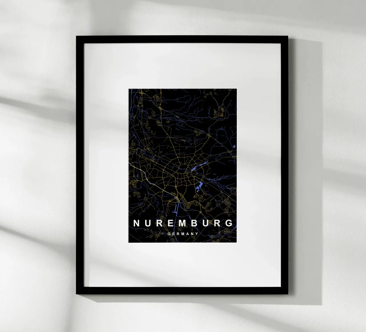 Norimberga Germania - Mappa della città in nero e oro poster con telaio in alluminio da Cartographers Library