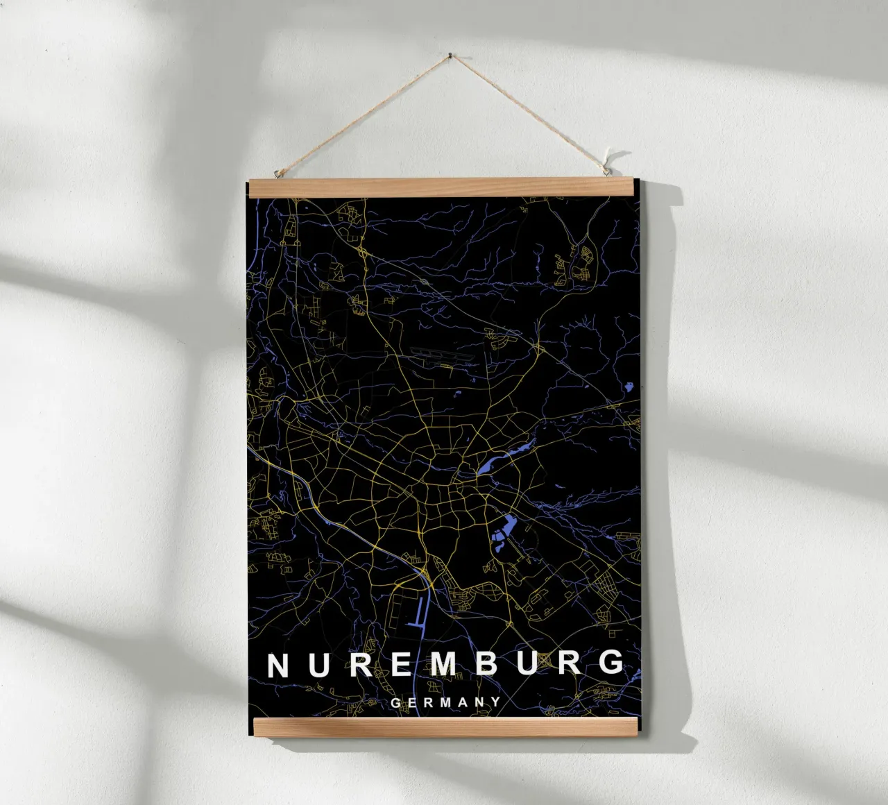 Norimberga Germania - Mappa della città in nero e oro poster con telaio in alluminio da Cartographers Library