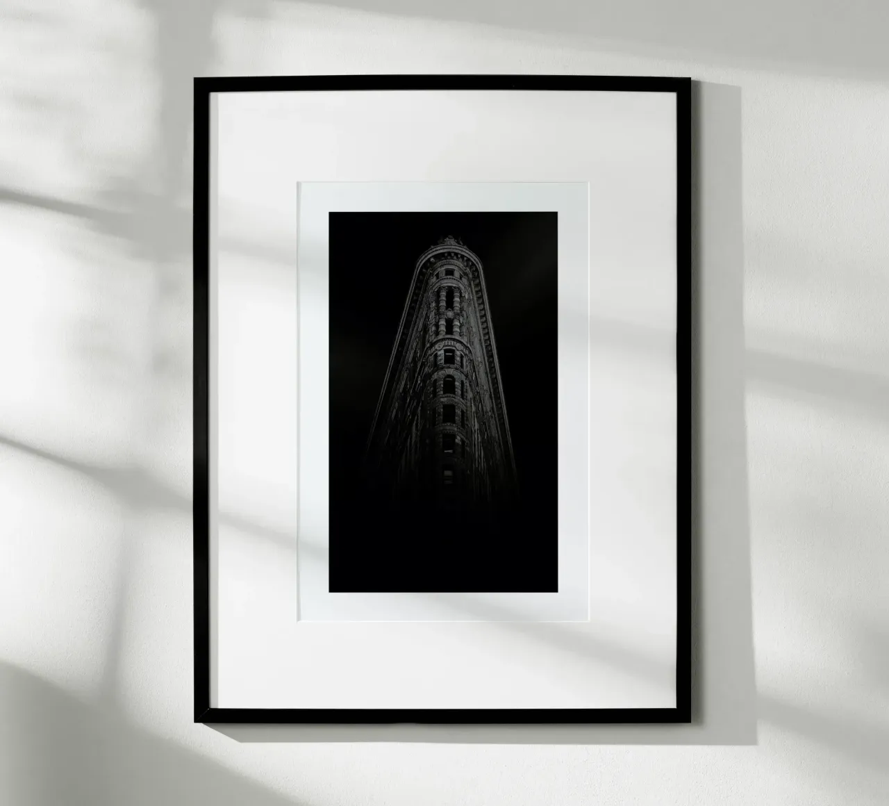 Flatiron at Night poster con telaio in plastica da METROPOLIS