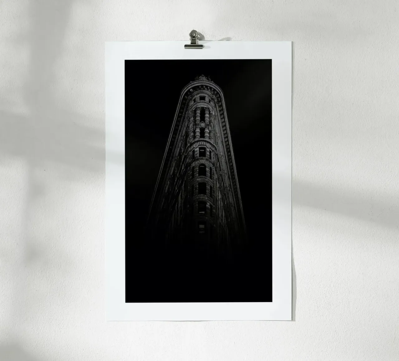 Flatiron at Night poster con telaio in plastica da METROPOLIS