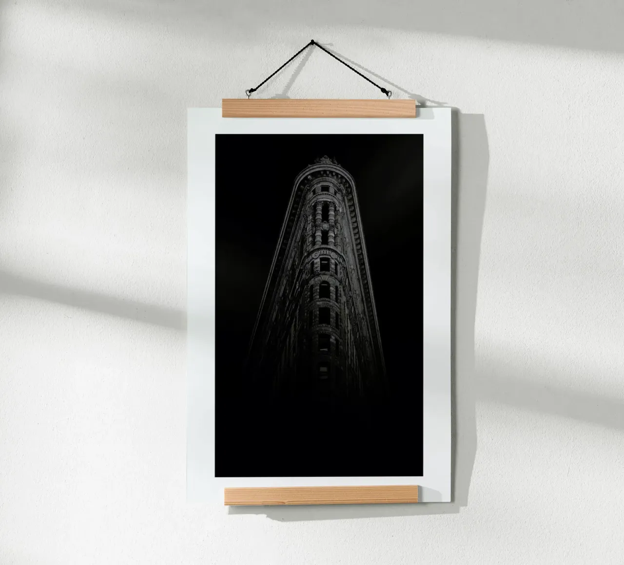 Flatiron at Night poster con telaio in plastica da METROPOLIS