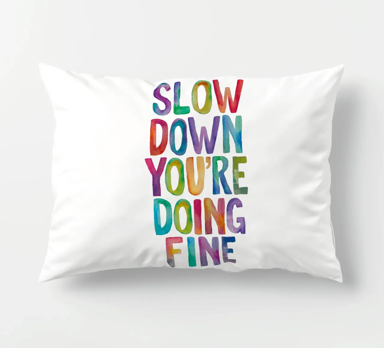 Slow Down Je doet het prima Kleurrijke Typografie Print kussen van THE MOTIVATED TYPE