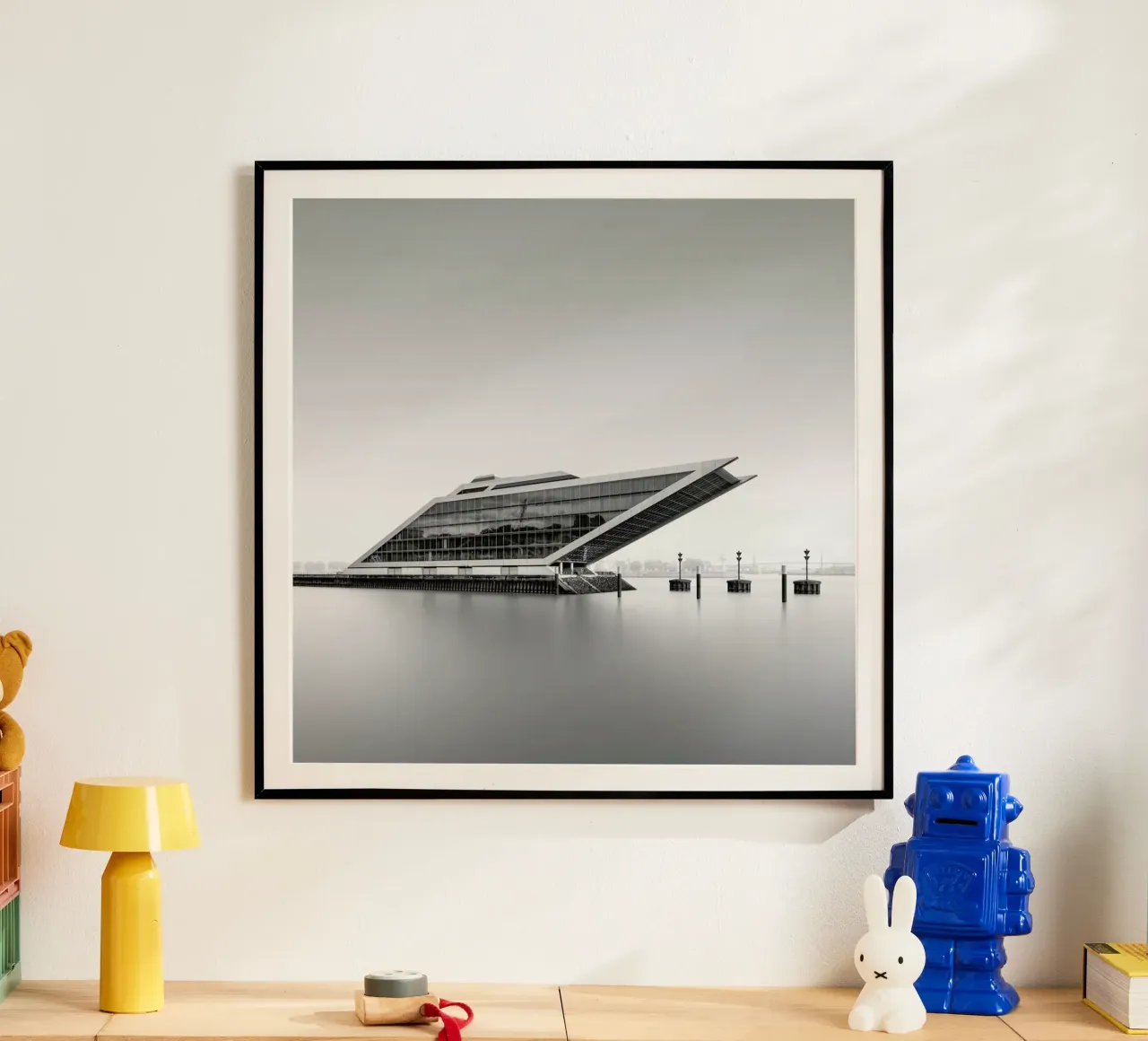 Hamburg - Dockland poster con telaio in legno da Håggard Photography | Ronny Behnert