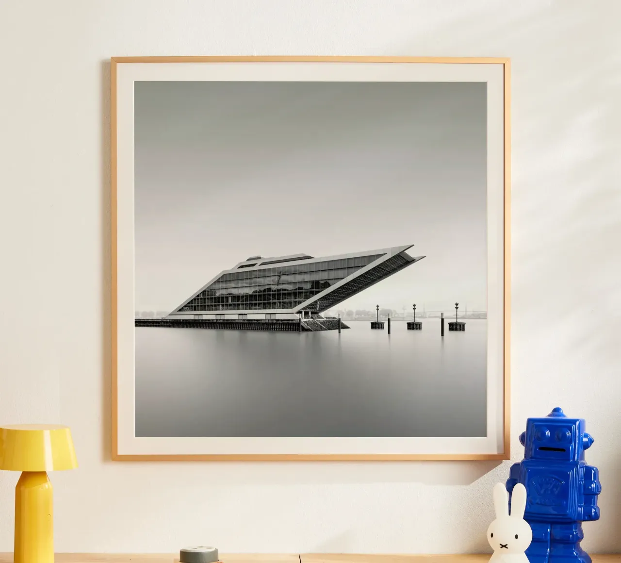 Hamburg - Dockland poster con telaio in legno da Håggard Photography | Ronny Behnert