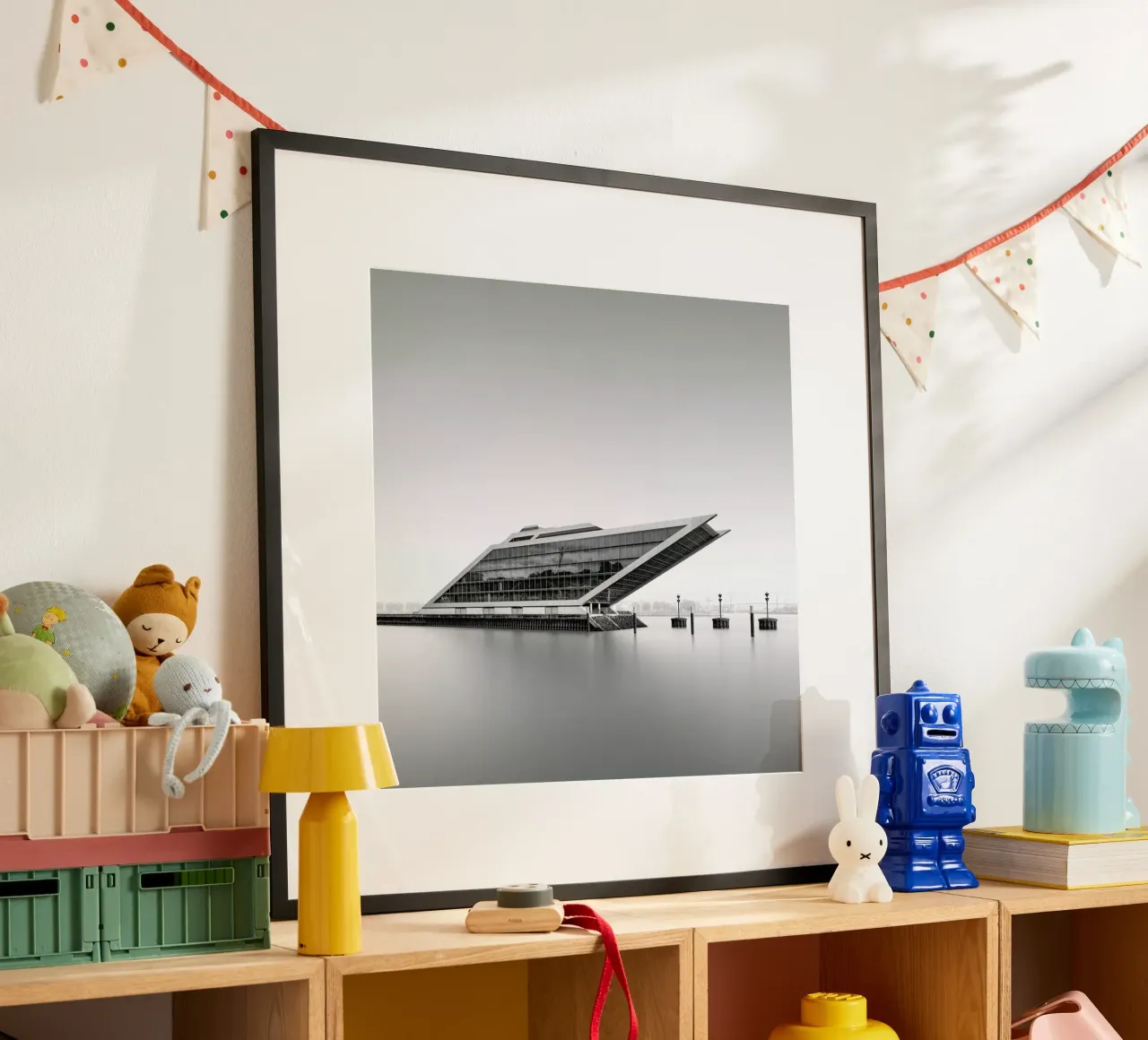 Hamburg - Dockland poster con telaio in legno da Håggard Photography | Ronny Behnert