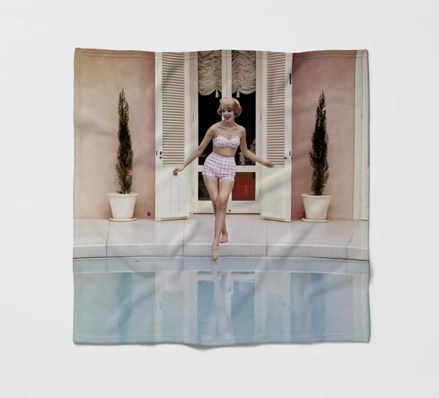 Pool Day Fleecedecke von METROPOLIS