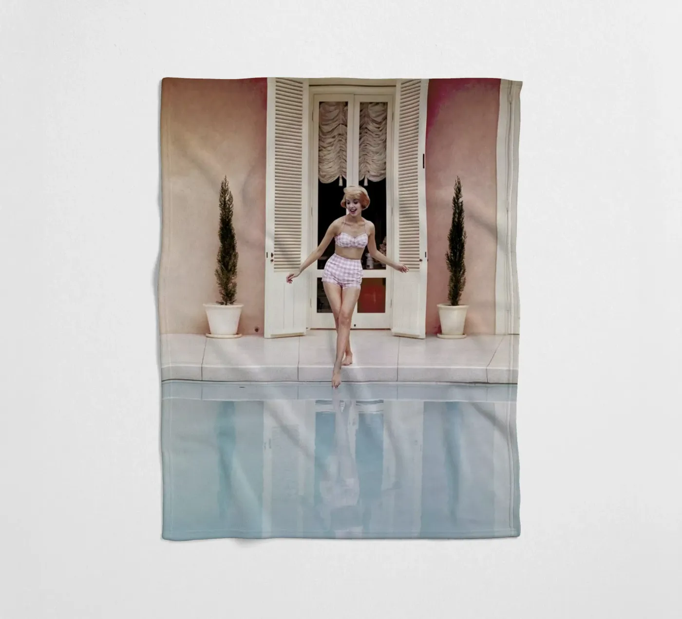 Pool Day Fleecedecke von METROPOLIS