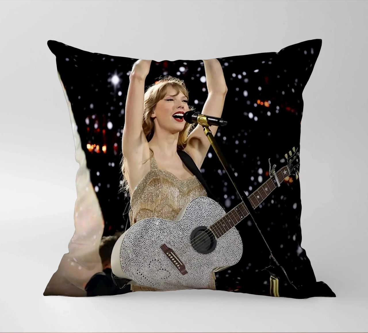 Taylor Swift perform cuscino da avissta