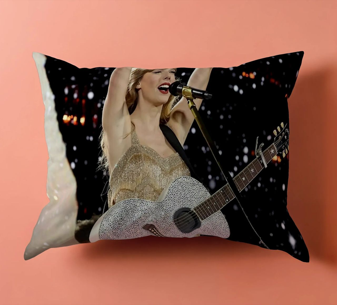 Taylor Swift perform cuscino da avissta