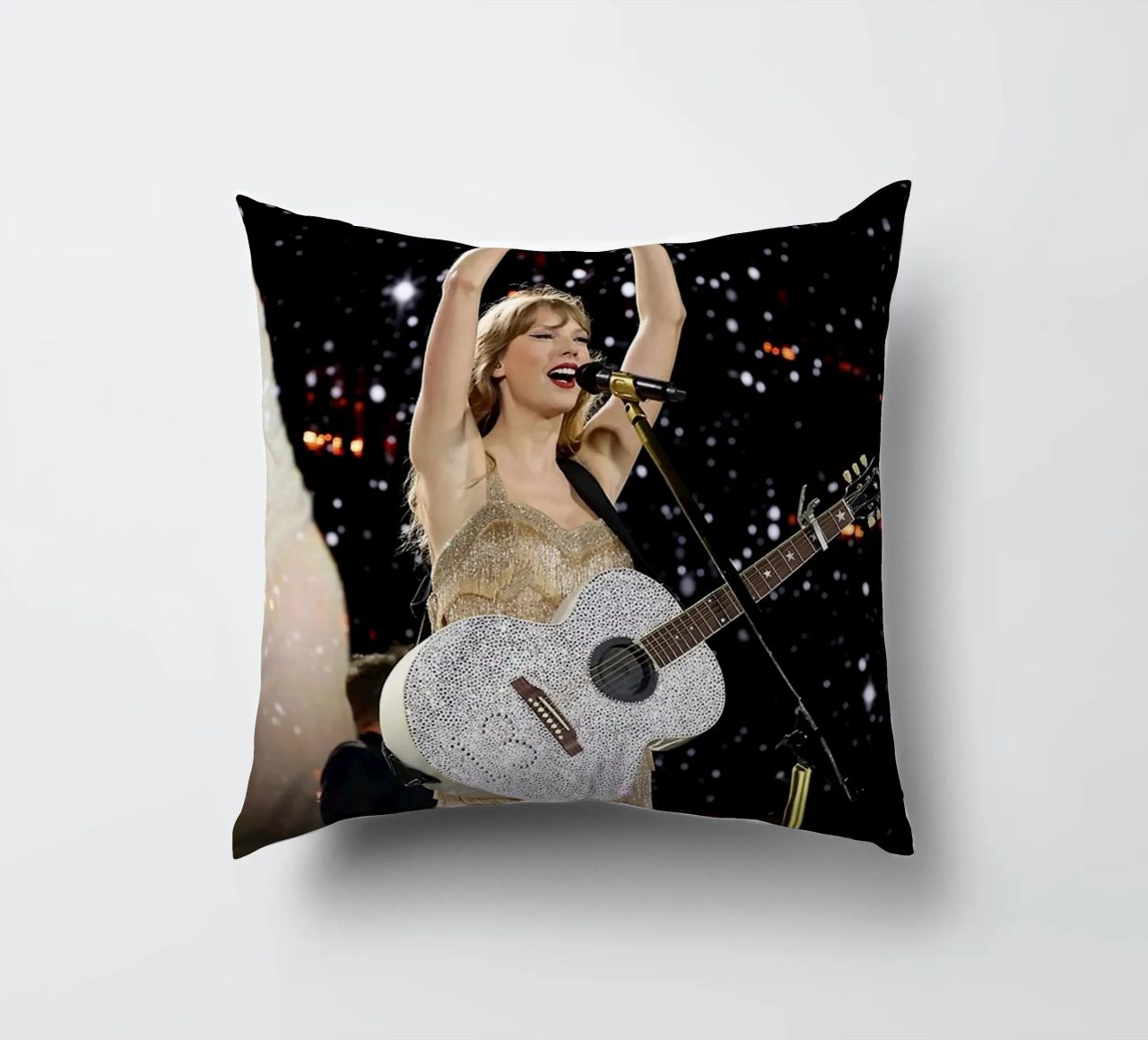 Taylor Swift perform cuscino da avissta