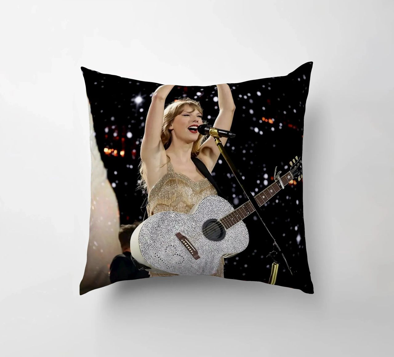 Taylor Swift perform cuscino da avissta