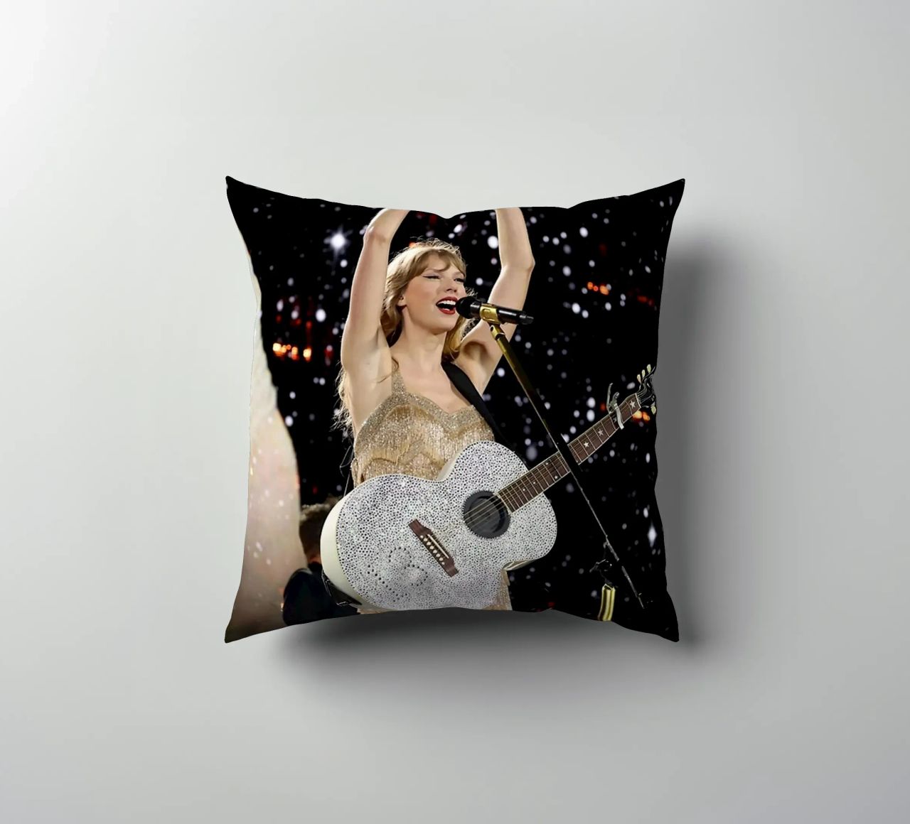 Taylor Swift perform cuscino da avissta