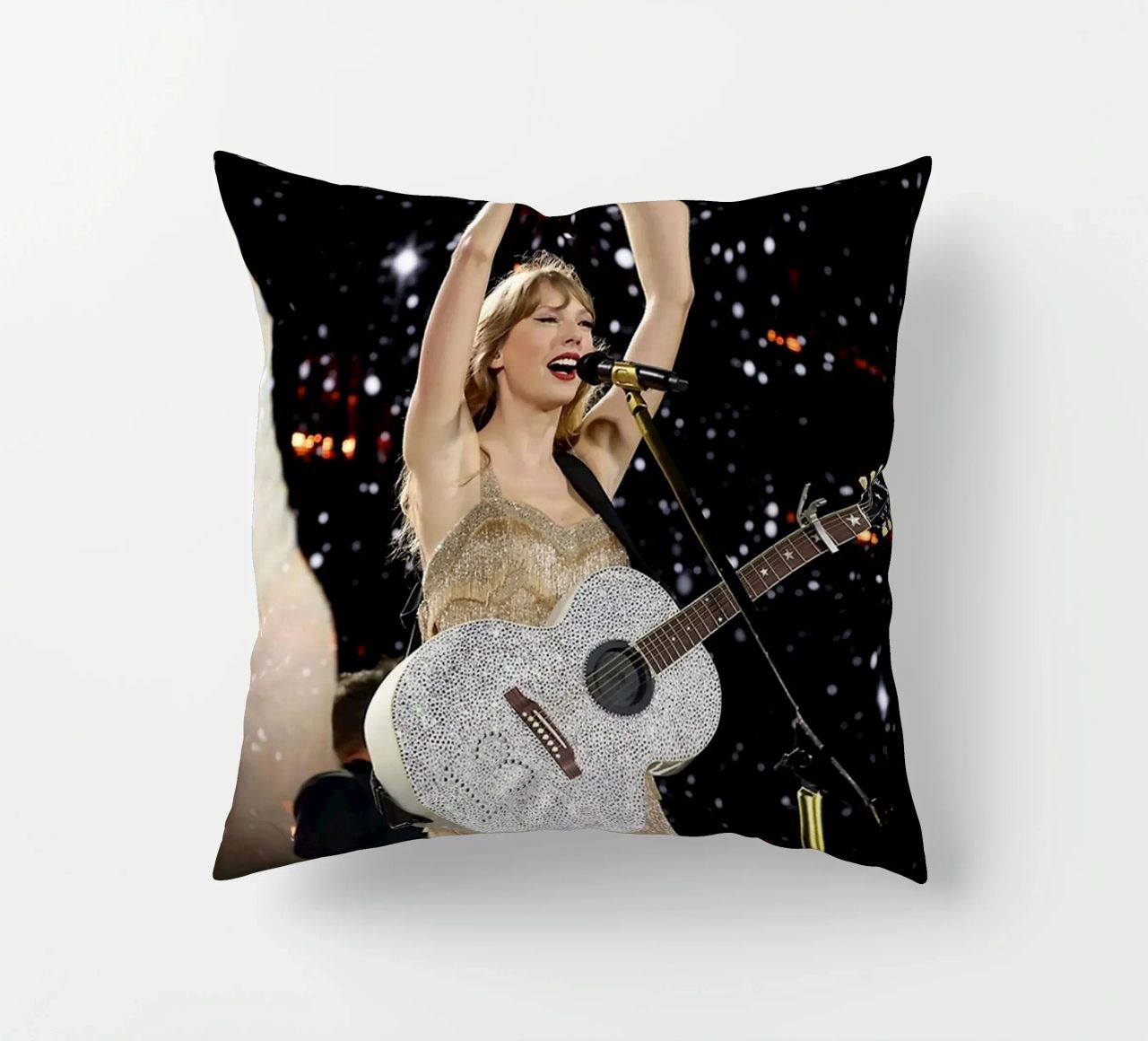 Taylor Swift perform cuscino da avissta