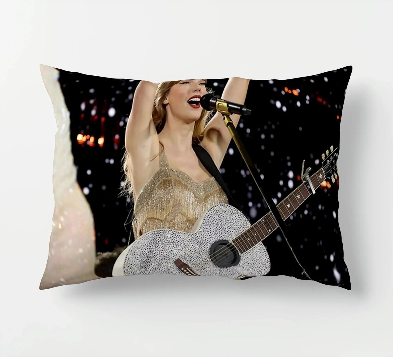 Taylor Swift perform cuscino da avissta