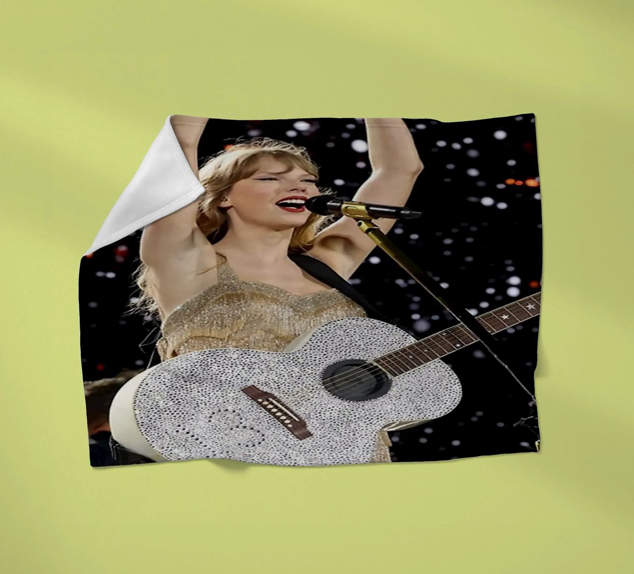 Taylor Swift perform coperta in pile da avissta