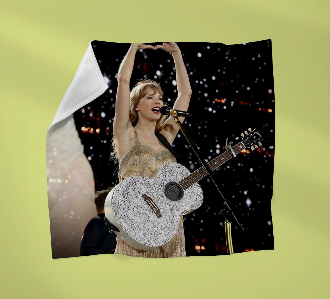 Taylor Swift perform coperta in pile da avissta
