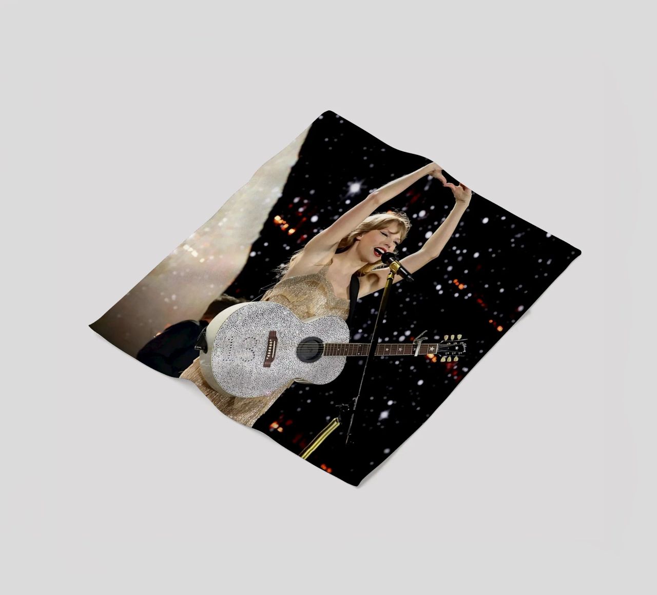 Taylor Swift perform coperta in pile da avissta