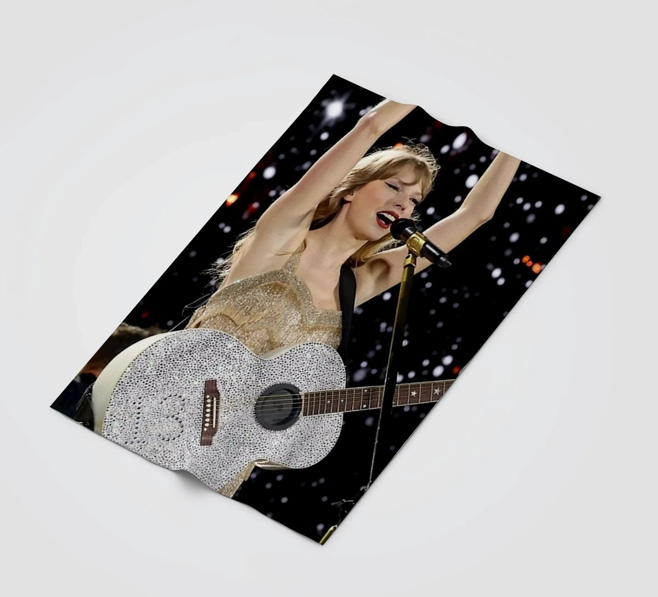 Taylor Swift perform coperta in pile da avissta
