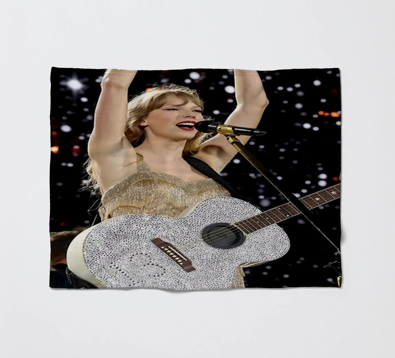 Taylor Swift perform coperta in pile da avissta