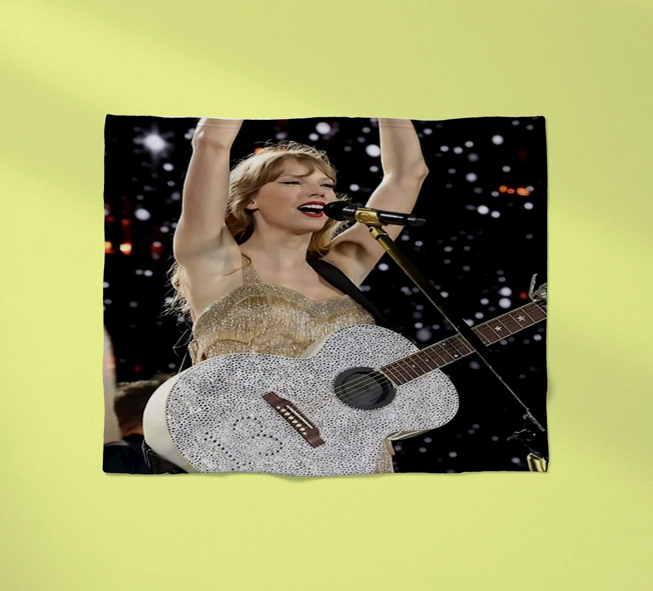 Taylor Swift perform coperta in pile da avissta