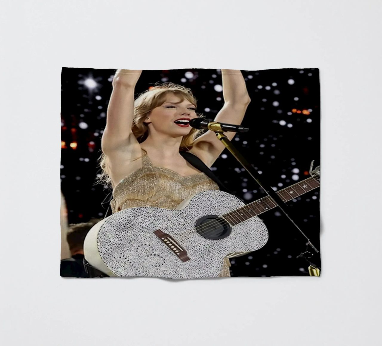 Taylor Swift perform coperta in pile da avissta