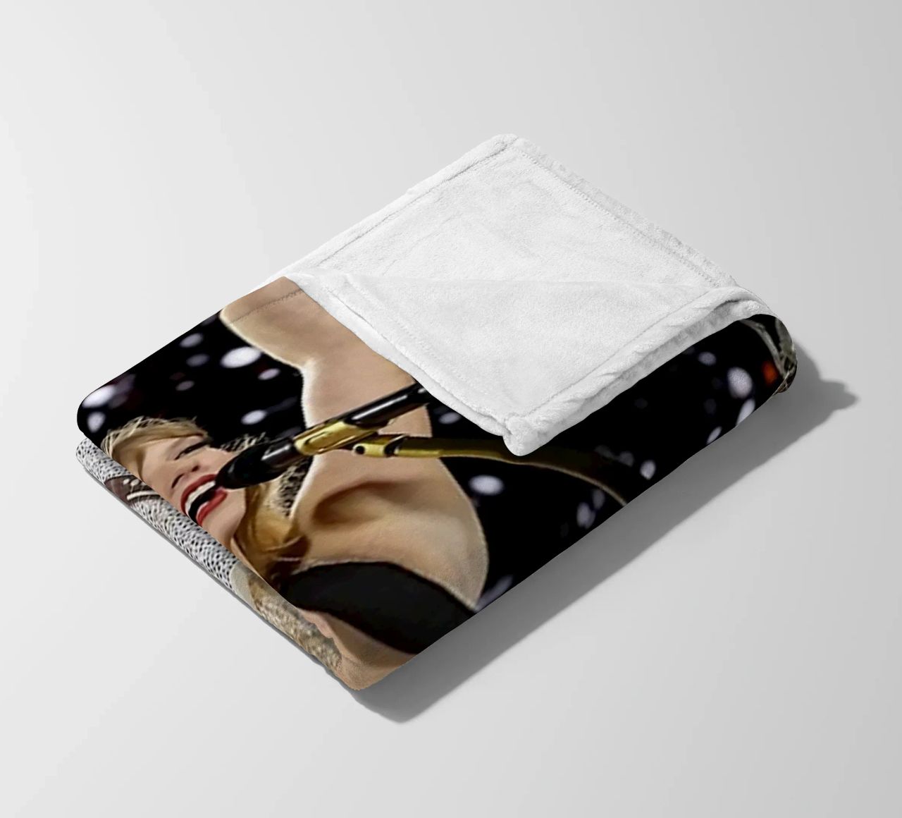 Taylor Swift perform coperta in pile da avissta