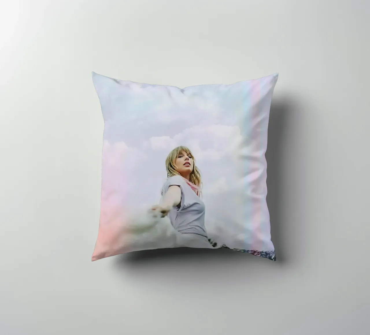 Taylor Swift on rainbow frame cuscino da avissta