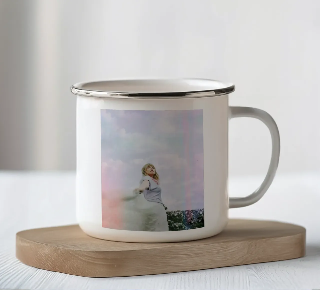 Taylor Swift on rainbow frame tazza in smalto da avissta