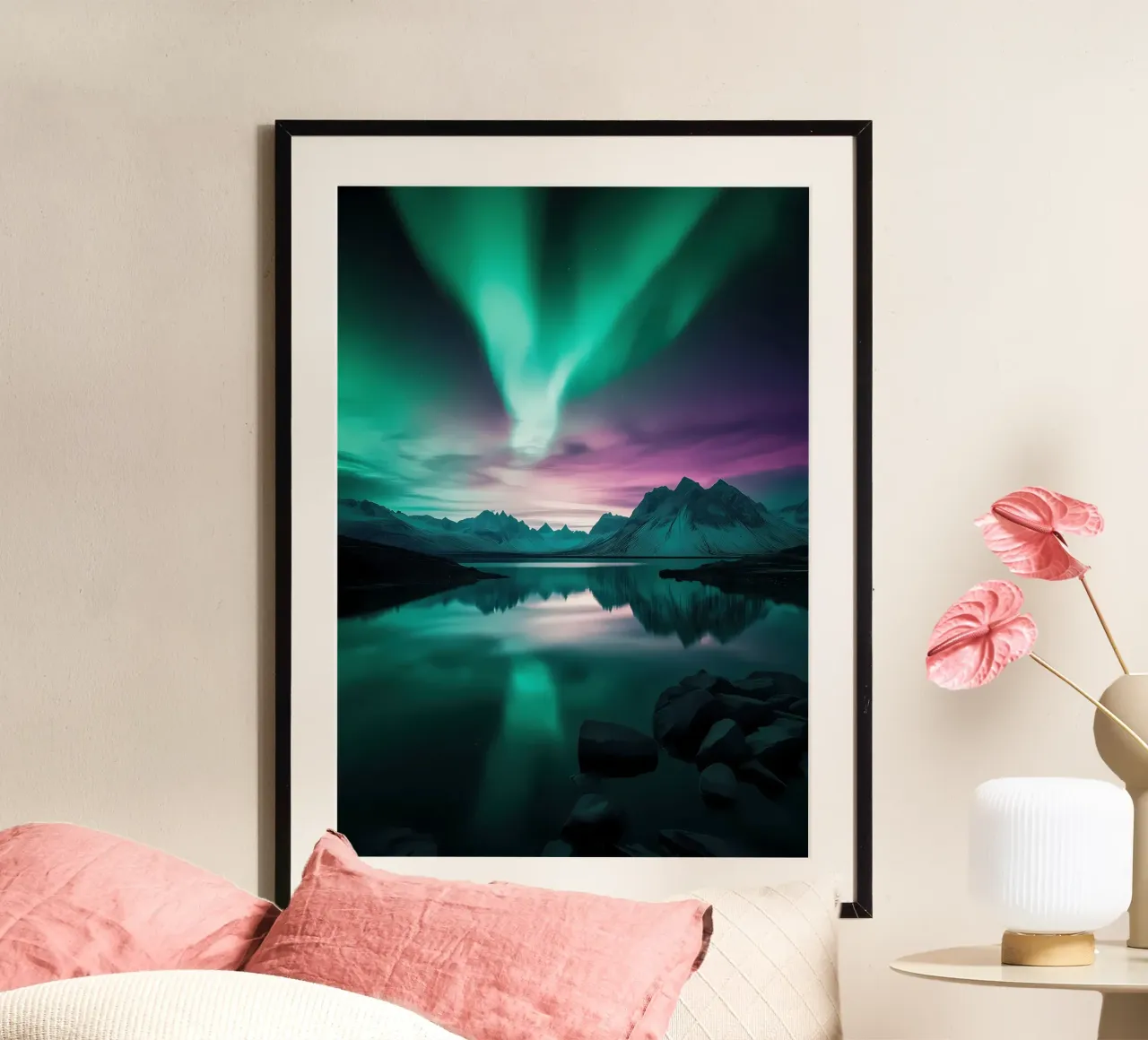 Aurora boreale sulle montagne poster da Matthew Katz