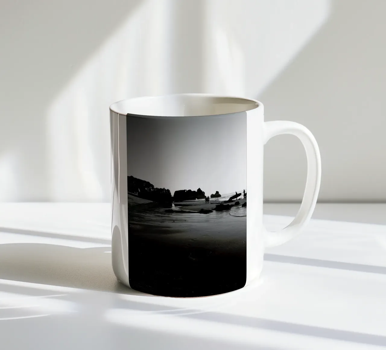 Let's Go Surfing tazza in ceramica da Sebastian Hilgetag
