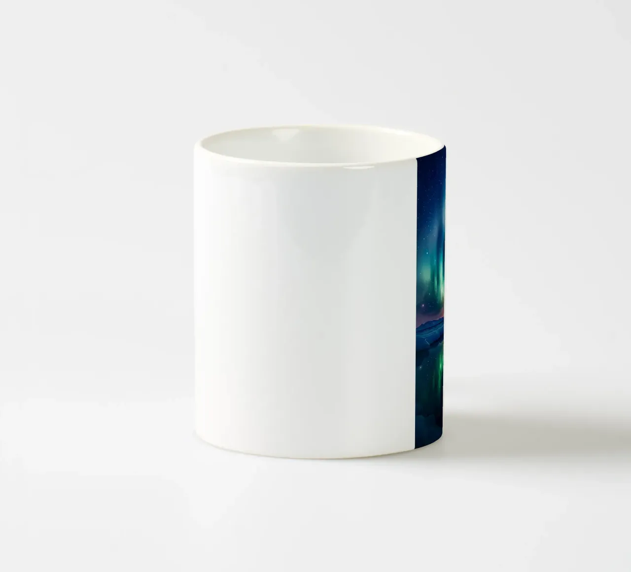 Montagne dell'aurora boreale tazza in ceramica da Matthew Katz