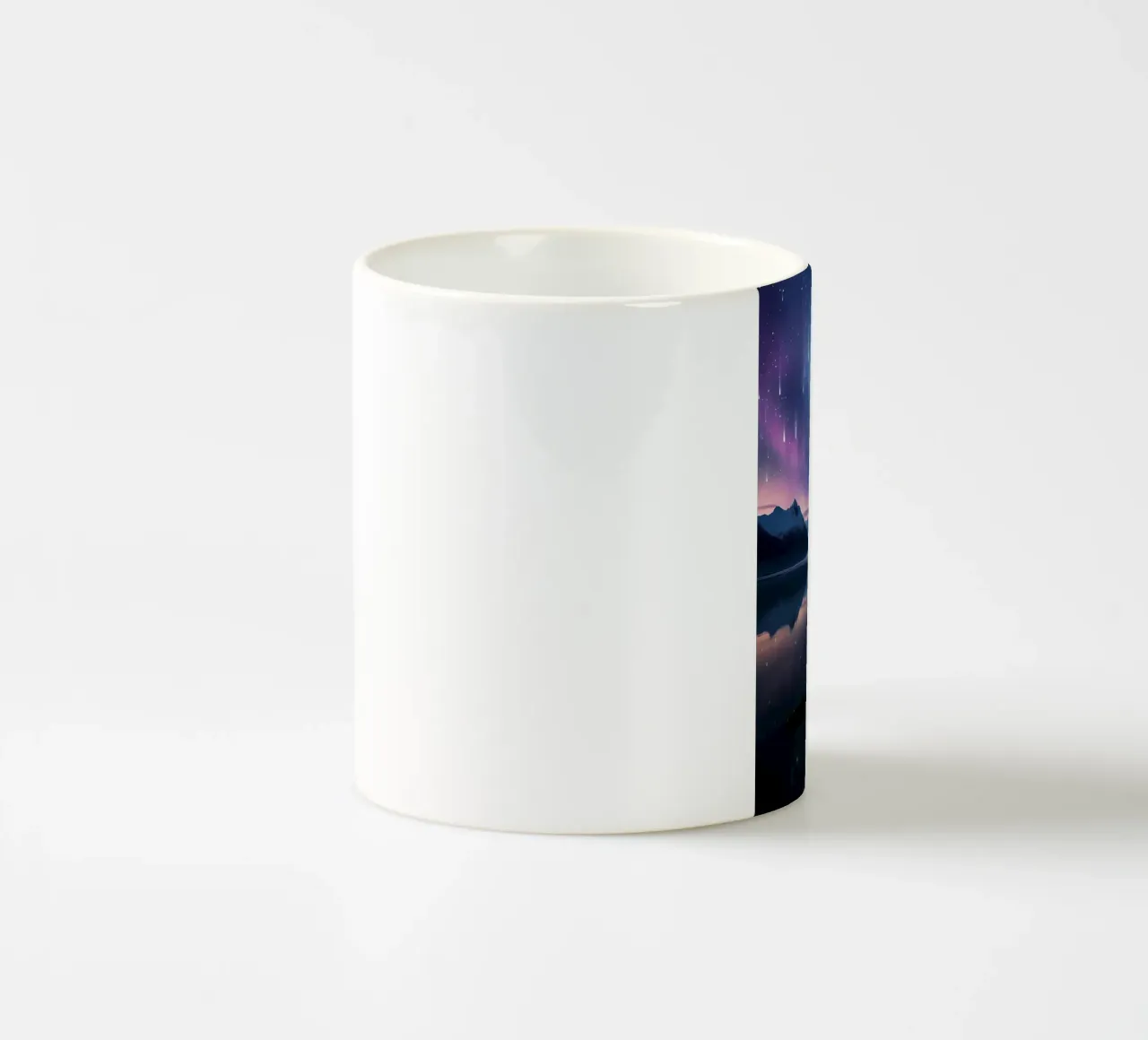 L'Aurora Boreale sulle montagne tazza in ceramica da Matthew Katz