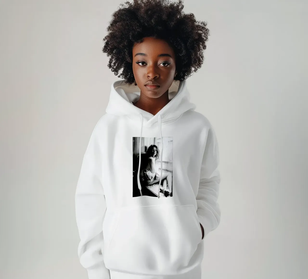 Watching from the Window felpa con cappuccio da Runway Collective