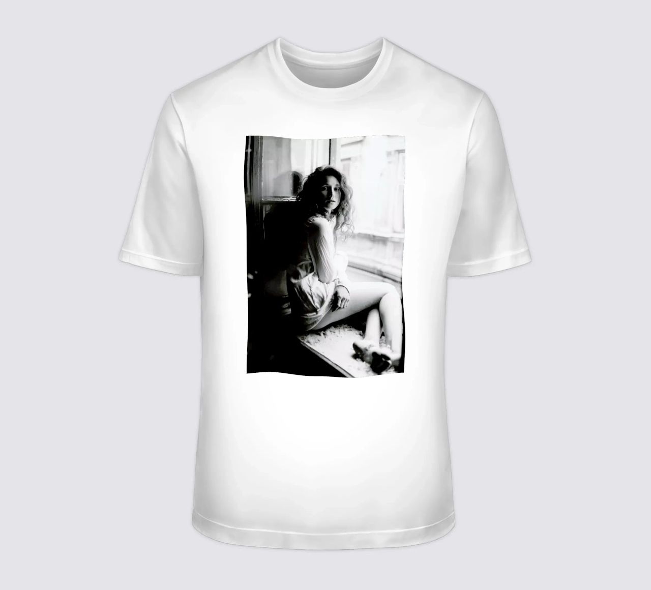 Watching from the Window t-shirt da Runway Collective