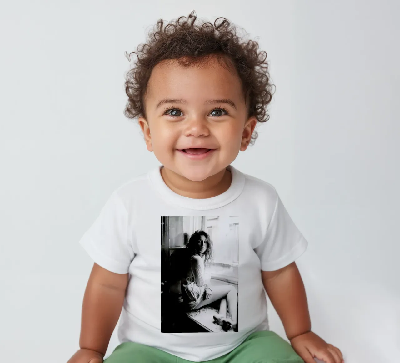 Watching from the Window maglietta neonato da Runway Collective