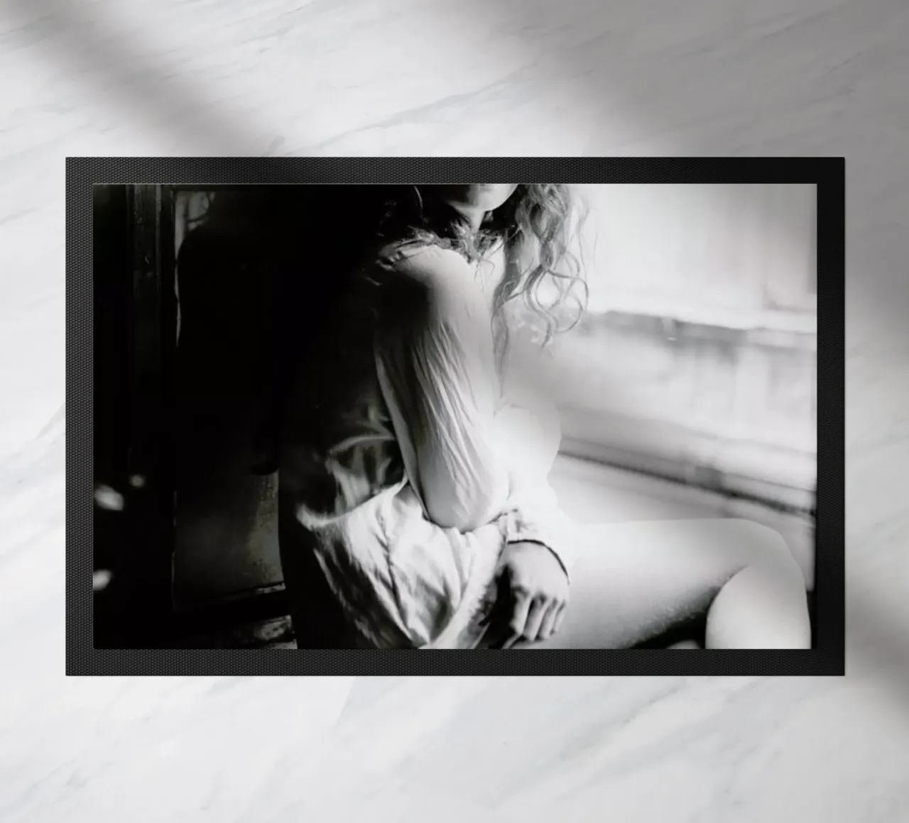 Watching from the Window zerbino da Runway Collective