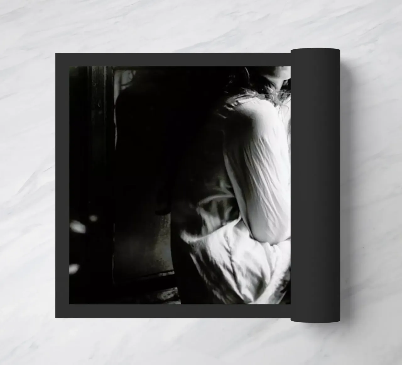 Watching from the Window zerbino da Runway Collective