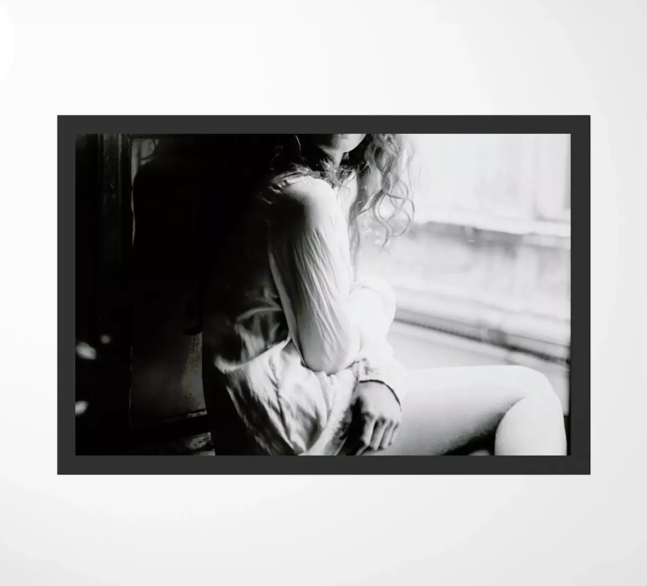 Watching from the Window zerbino da Runway Collective