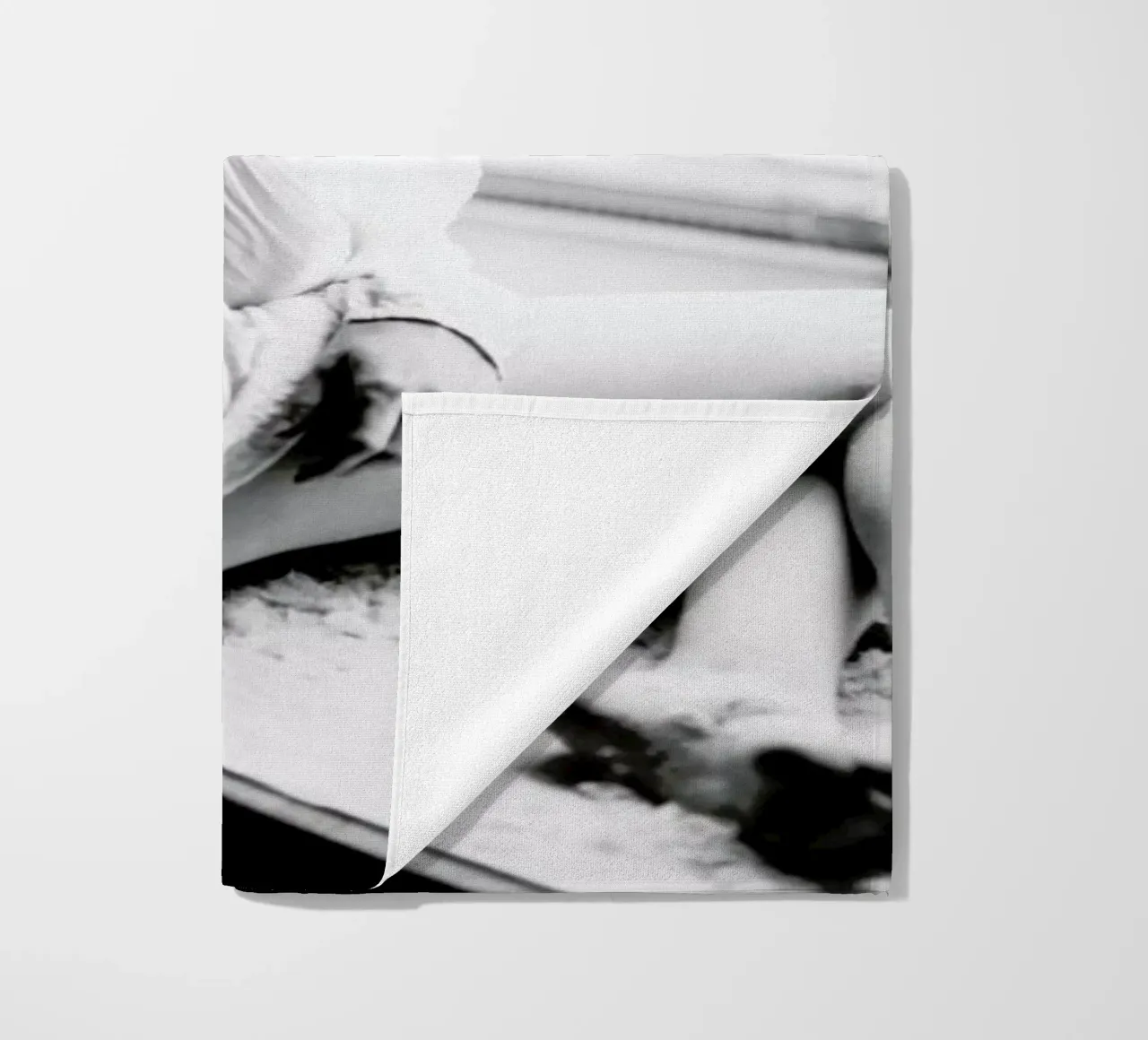 Watching from the Window telo mare da Runway Collective