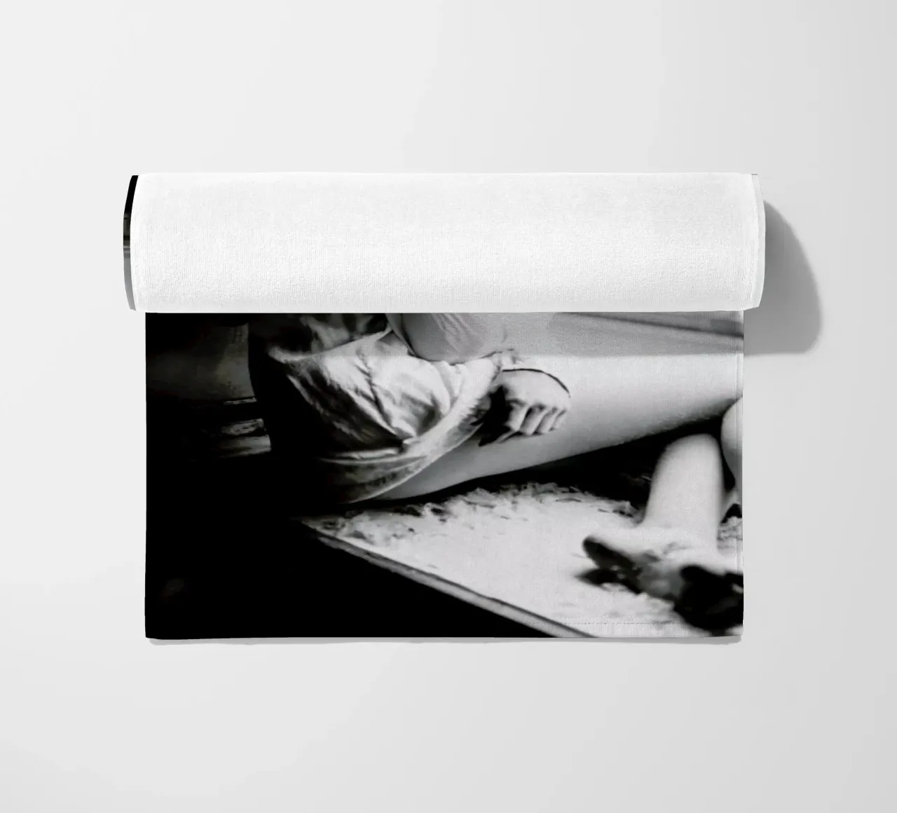 Watching from the Window telo mare da Runway Collective